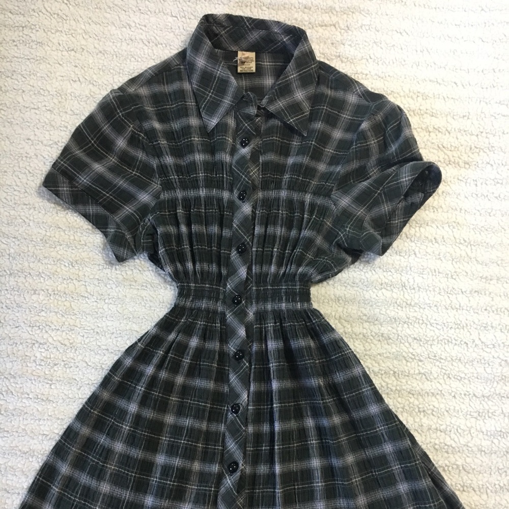 Short sleeve casual button-up
